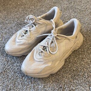 Women’s adidas ozweego size 7
